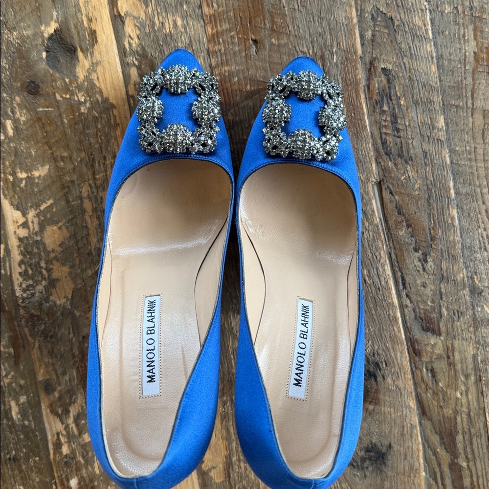 Manolo Blahnik Blue Satin Hangisi pumps - Picture 5 of 16